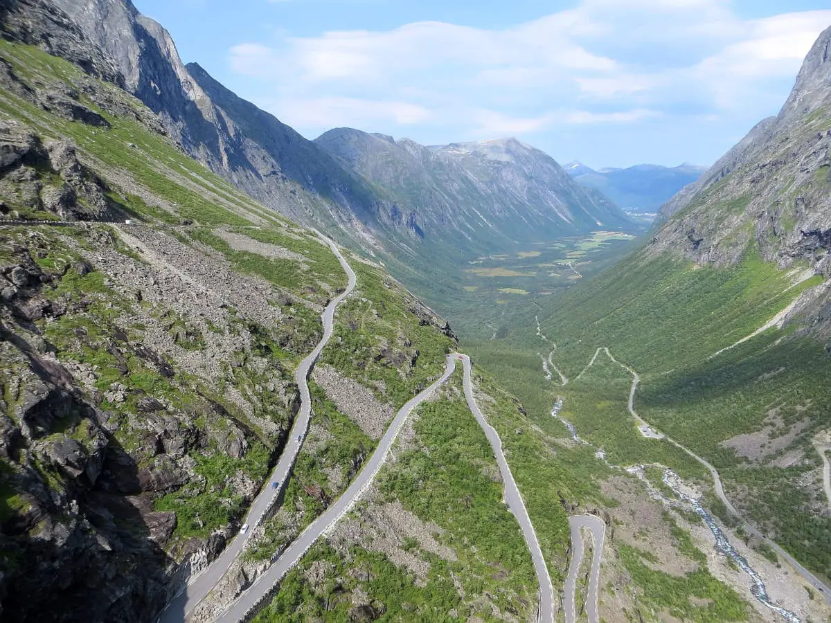 Les serpents de la route des Trolls en Norv&egrave;ge