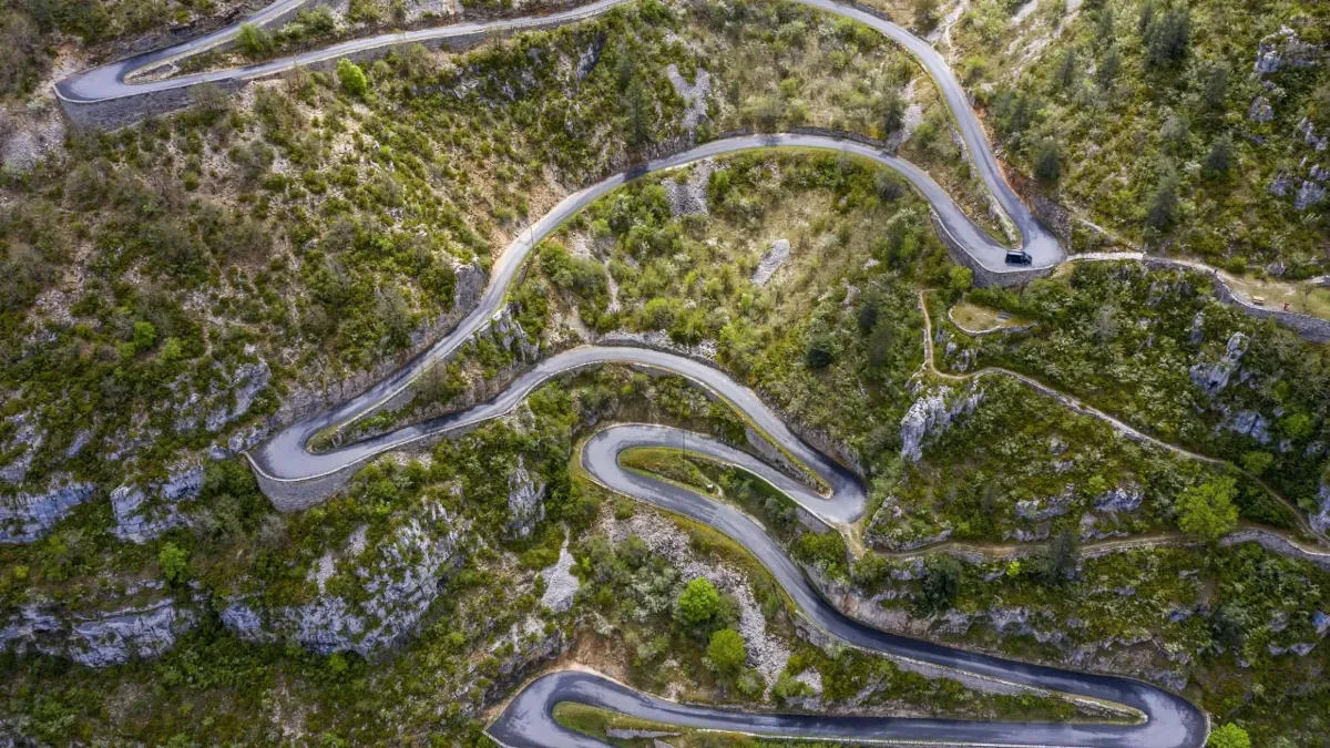 La route tr&egrave;s sinueuse des gorges du Tarn